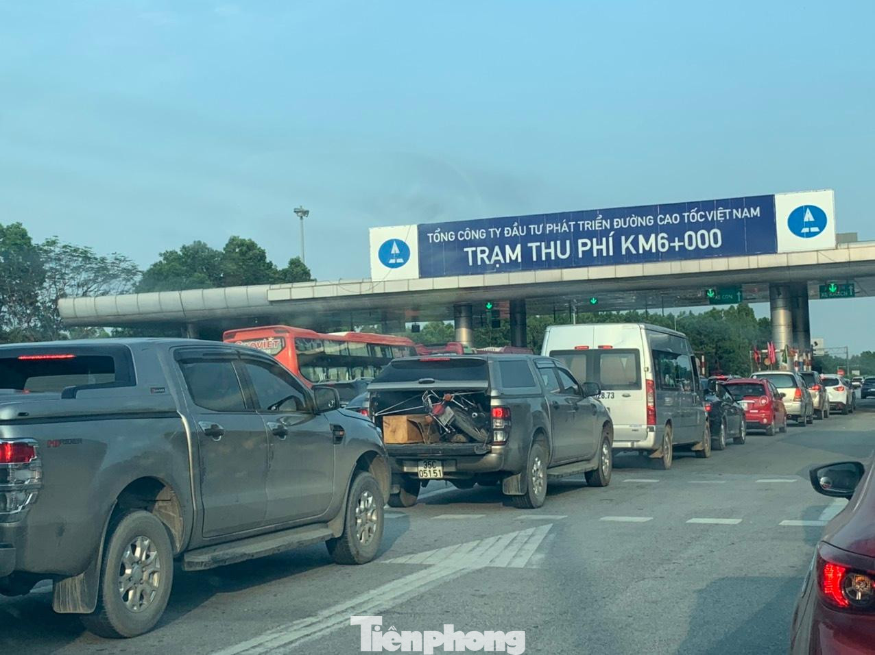 Đã đi vào hoạt động cả chục năm và Chính phủ yêu cầu các trạm thu phí đường bộ phải áp dụng thu phí tự động không dừng (ETC) từ năm 2019, nhưng đến nay tuyến cao tốc Nội Bài - Lào Cai đang là tuyến duy nhất từ Hà Nội đi các tỉnh, thành phố chưa áp dụng thu phí ETC.