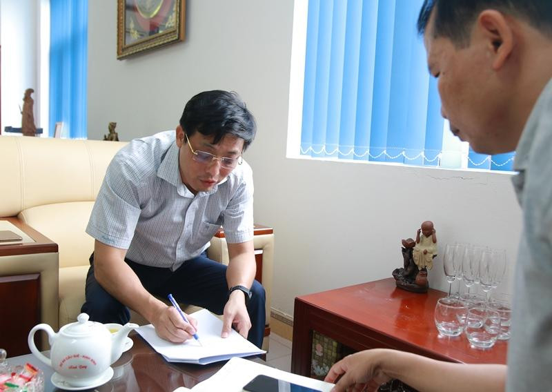 Ông Bùi Đình Tuấn trong buổi làm việc với đại diện báo Tiền Phong. Ảnh: Xuân Hưng Ông Bùi Đình Tuấn trong buổi làm việc với đại diện báo Tiền Phong. Ảnh: Xuân Hưng