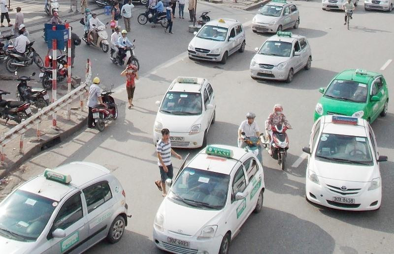 Xe ô tô hoạt động chở khách trên địa bàn Hà Nội. Xe ô tô hoạt động chở khách trên địa bàn Hà Nội.