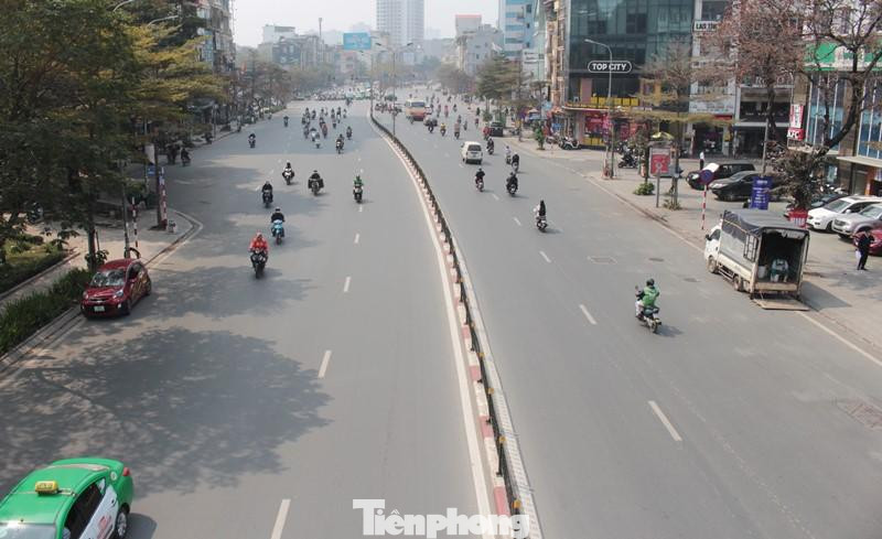 Con đường ùn tắc Tây Sơn trở nên rộng thênh thang những ngày qua. Con đường ùn tắc Tây Sơn trở nên rộng thênh thang những ngày qua.