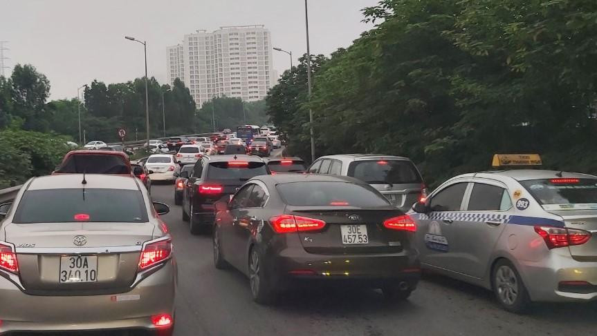 Ùn tắc tại nút Pháp Vân dẫn ra cao tốc Pháp Vân - Cầu Giẽ