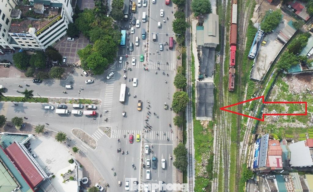 Với tổng mức đầu tư hơn 597 tỷ đồng, sau khi hoàn thành, hầm chui Vành đai 2,5 được đánh giá sẽ giảm ùn tắc, xung đột giao thông và hình thành nút giao thông đồng bộ, văn minh tại cửa ngõ phía Nam thành phố Hà Nội. Với tổng mức đầu tư hơn 597 tỷ đồng, sau khi hoàn thành, hầm chui Vành đai 2,5 được đánh giá sẽ giảm ùn tắc, xung đột giao thông và hình thành nút giao thông đồng bộ, văn minh tại cửa ngõ phía Nam thành phố Hà Nội.