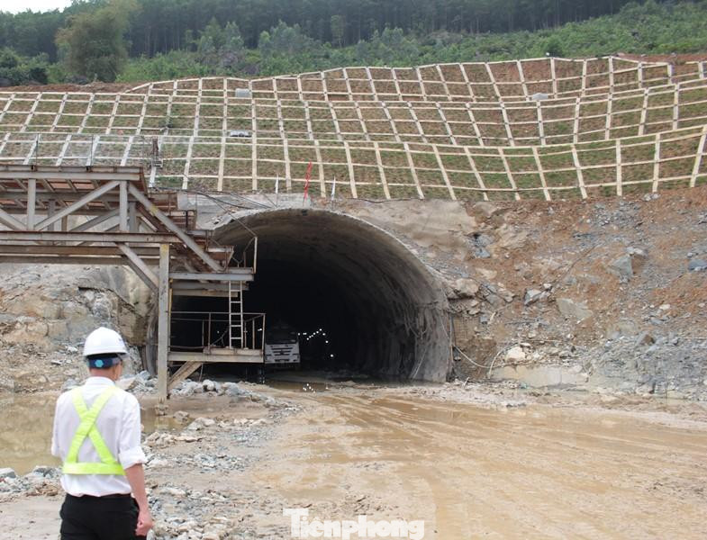 Theo tiến độ đặt ra, hầm Thung Thi sẽ hoàn thành vào tháng 12/2022, tuy nhiên Ban Quản lý dự án thành phần cao tốc đoạn Mai Sơn - QL45, Ban Quản lý dự án Thăng Long, Bộ GTVT (chủ đầu tư) và Tập đoàn Đèo Cả (nhà thầu) đang phấn đấu vượt tiến độ 3 tháng - hoàn thành tháng 9/2022. Theo tiến độ đặt ra, hầm Thung Thi sẽ hoàn thành vào tháng 12/2022, tuy nhiên Ban Quản lý dự án thành phần cao tốc đoạn Mai Sơn - QL45, Ban Quản lý dự án Thăng Long, Bộ GTVT (chủ đầu tư) và Tập đoàn Đèo Cả (nhà thầu) đang phấn đấu vượt tiến độ 3 tháng - hoàn thành tháng 9/2022.