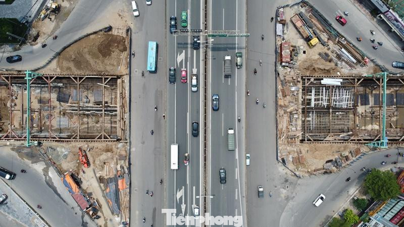 Theo tiến độ hầm chui Lê Văn Lương sẽ thông xe vào đúng dịp Hà Nội kỷ niệm 68 năm, Ngày Giải phóng Thủ đô (10/10/2022).