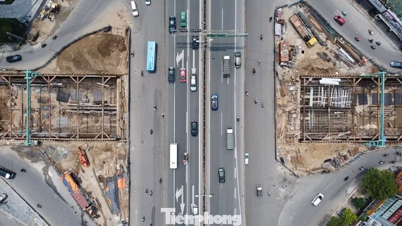 Theo tiến độ hầm chui Lê Văn Lương sẽ thông xe vào đúng dịp Hà Nội kỷ niệm 68 năm, Ngày Giải phóng Thủ đô (10/10/2022).