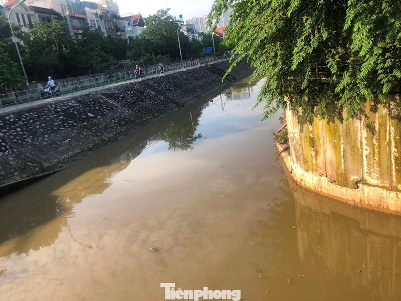 Hệ thống kênh thu nước từ nội thành ra trạm bơm Đồng Bông 2.