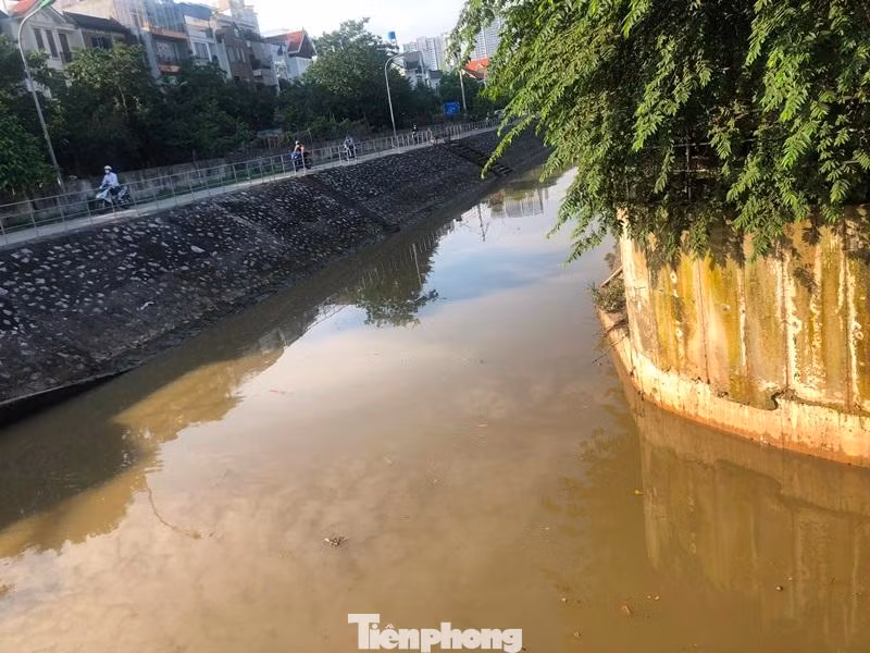 Hệ thống kênh thu nước từ nội thành ra trạm bơm Đồng Bông 2.