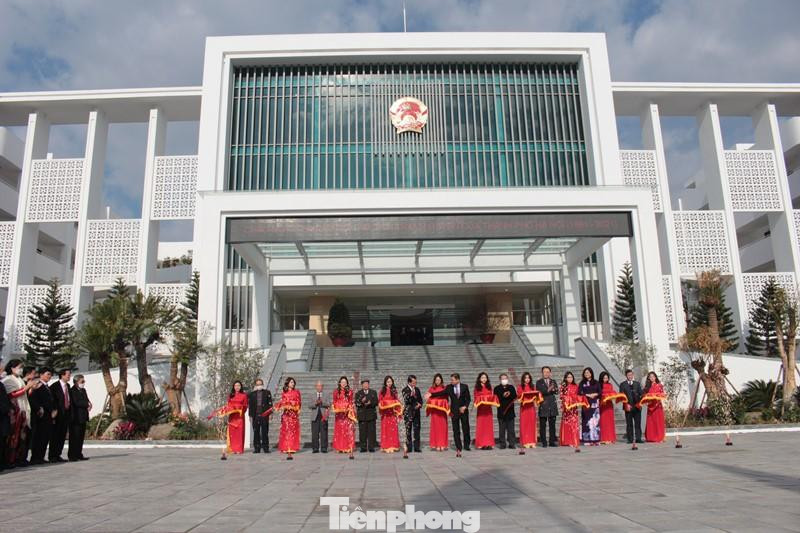 Khánh thành trụ sở làm việc, giao dịch Huyện ủy - HĐND - UBND huyện Gia Lâm tại phố Thuận An, thị trấn Trâu Quỳ.