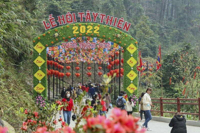 Khu di tích Tây Thiên (Tam Đảo, Vĩnh Phúc) là khu di tích cấp Quốc gia đặc biệt, đây là khu thờ phụng tưởng nhớ công ơn của Quốc mẫu Lăng thị Tiêu - Chính vương phi của Hùng Chiêu Vương thứ 7. Tây Thiên được đánh giá là địa danh thờ Đạo Mẫu linh thiêng và cũng là nơi phát tích đầu tiên của Phật giáo Việt Nam.