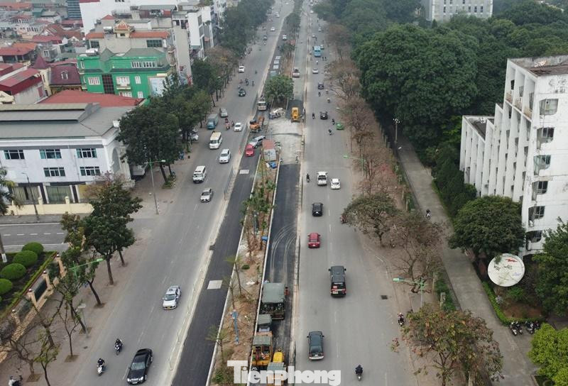 Để không chậm tiến độ, ảnh hưởng đến môi trường, tạo thuận lợi cho giao thông đi lại khi tuyến đường đã được mở rộng từ 6 lên 8 làn xe, Sở GTVT Hà Nội vừa rà soát và yêu cầu chủ đầu tư là Ban Duy tu phải hoàn thành dự án trước thời điểm 30/4 tới.