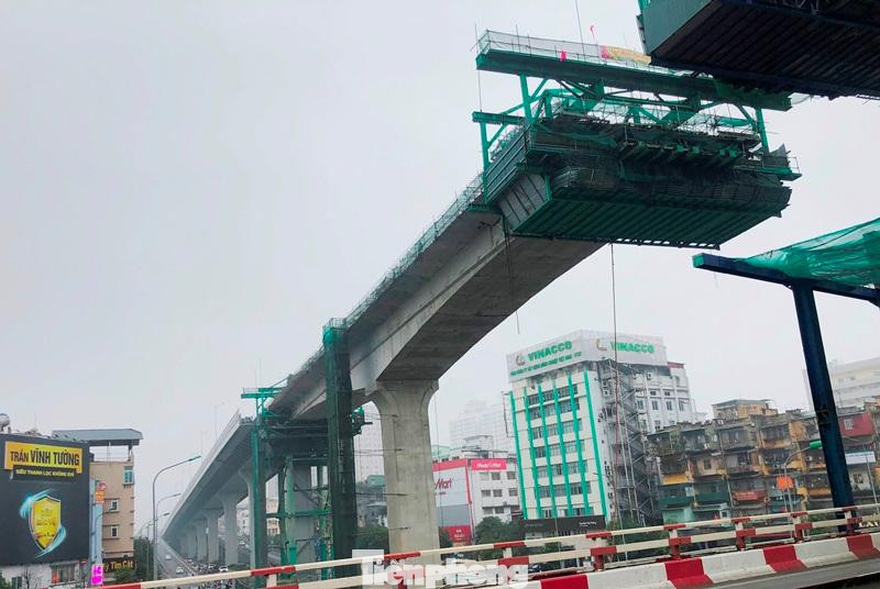 Cùng với cầu Vĩnh Tuy 2, sau khi thông xe đường trên cao đoạn Ngã Tư Vọng - cầu Vĩnh Tuy, thành phố Hà Nội sẽ hoàn thành việc khép kín đường Vành đai 2, dài trên 40km.