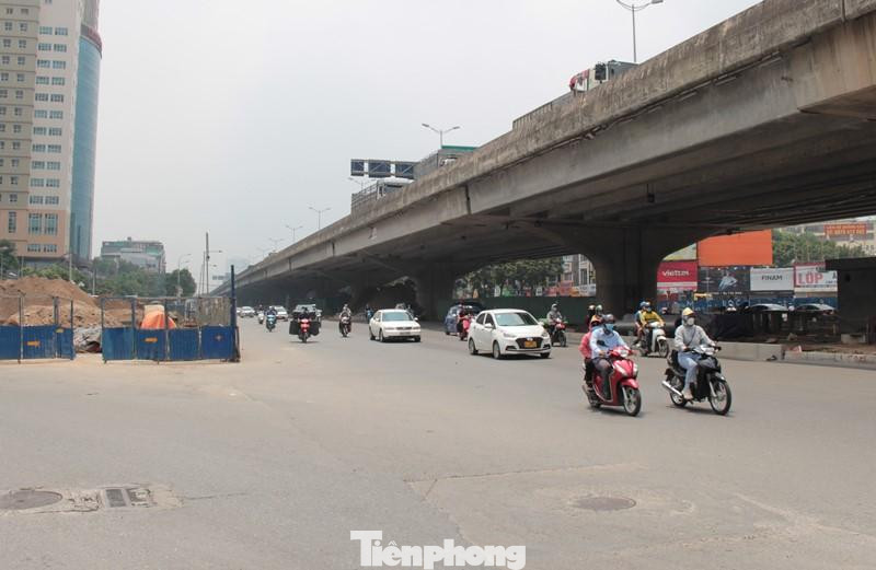 Sau khi 3 đốt hầm chính được đúc đổ xong, mặt bằng bên trên nút giao Lê Văn Lương - Tố Hữu - Vành Đai 3 đã được lấp đất hoàn trả, mặt bằng được thảm lại để Ban Quản lý dự án Đầu tư xây dựng công trình giao thông Hà Nội (chủ đầu tư) và Sở GTVT tổ chức, phân luồng giao thông phục vụ đi lại của người dân.