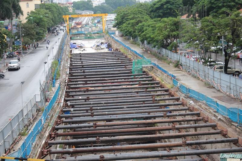 Công trường thi công ga ngầm đường sắt đô thị Nhổn - ga Hà Nội. Công trường thi công ga ngầm đường sắt đô thị Nhổn - ga Hà Nội.