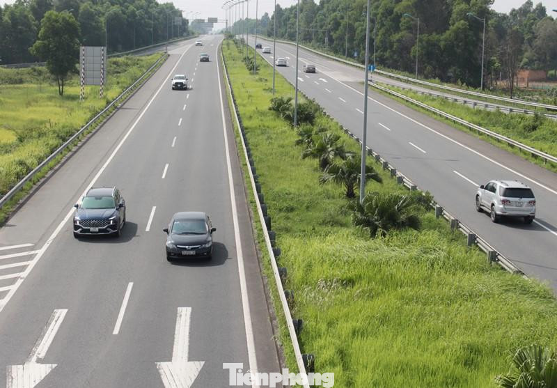 Cao tốc Nội Bài - Lào Cai là tuyến cao tốc kết nối Hà Nội với các tỉnh phía Tây Bắc. Mỗi ngày có trung bình từ 17.000 đến 20.000 lượt lưu thông.