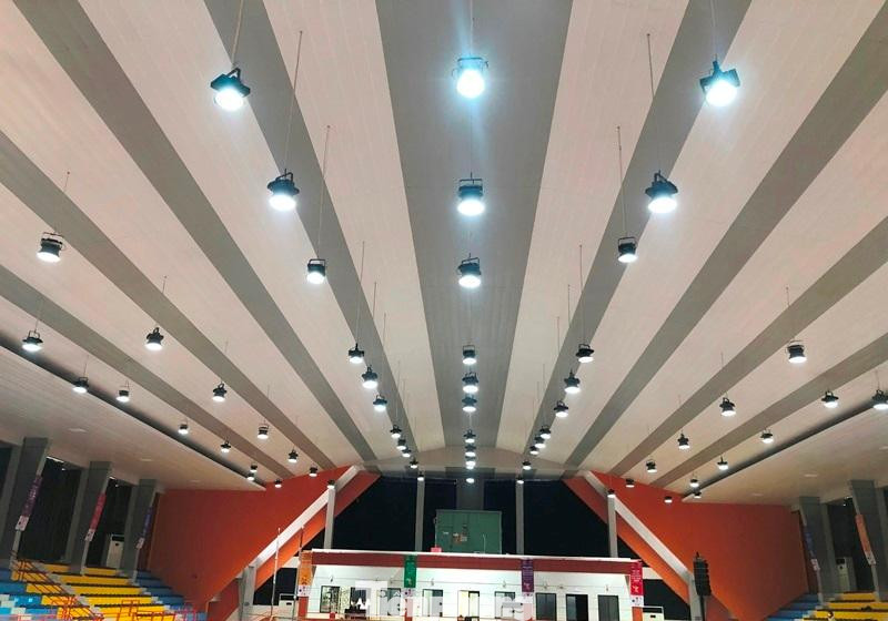 Hệ thống ánh sáng tại nhà thi đấu được đầu tư không chỉ phục vụ thi đấu theo tiêu chuẩn mà còn giúp hệ thống ghi hình, quay phim, chụp ảnh tại đại hội không cần phải dùng đèn flash hỗ trợ ánh sáng. Hệ thống ánh sáng tại nhà thi đấu được đầu tư không chỉ phục vụ thi đấu theo tiêu chuẩn mà còn giúp hệ thống ghi hình, quay phim, chụp ảnh tại đại hội không cần phải dùng đèn flash hỗ trợ ánh sáng.