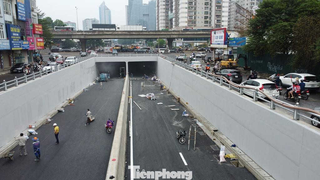 Đến nay, sau gần 2 năm thi công, trải qua nhiều đợt giãn cách xã hội vì dịch COVID-19, dự án đã hoàn thành hầm chui với 2 làn xe đi ngầm mỗi bên qua nút giao Vành đai 3 - Lê Văn Lương. Đến nay, sau gần 2 năm thi công, trải qua nhiều đợt giãn cách xã hội vì dịch COVID-19, dự án đã hoàn thành hầm chui với 2 làn xe đi ngầm mỗi bên qua nút giao Vành đai 3 - Lê Văn Lương.