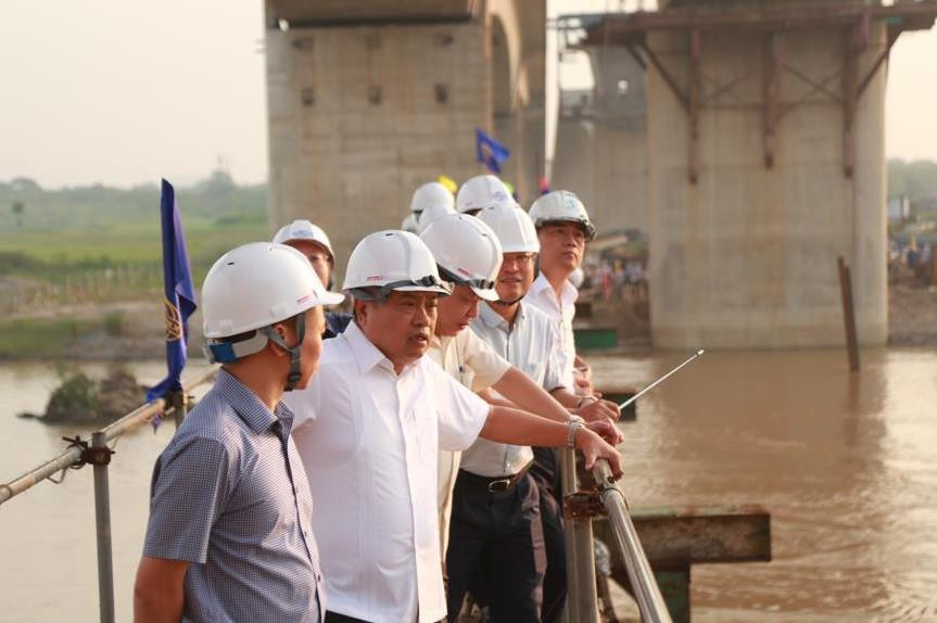 Chủ tịch thành phố Hà Nội kiểm tra tiến độ tại công trường dự án cầu Vĩnh Tuy 2 Chủ tịch thành phố Hà Nội kiểm tra tiến độ tại công trường dự án cầu Vĩnh Tuy 2