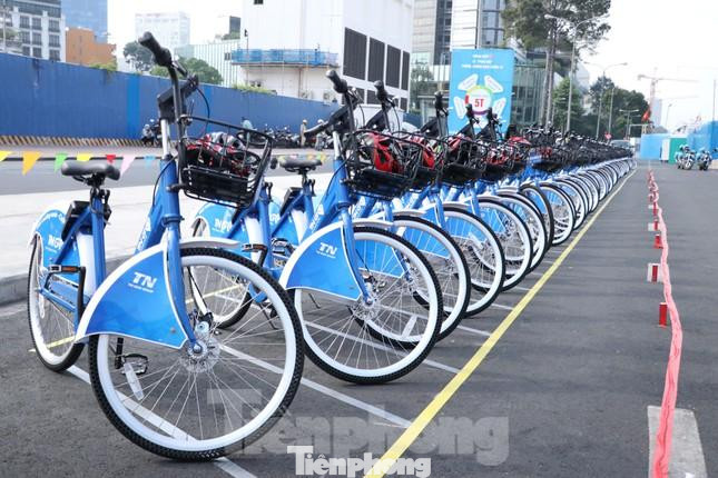 Loại hình xe đạp dự kiến triển khai tại 4 quận trung tâm Hà Nội giống như xe đạp đang thực hiện tại TPHCM. Ảnh: Ngô Bình - Phong Nguyễn