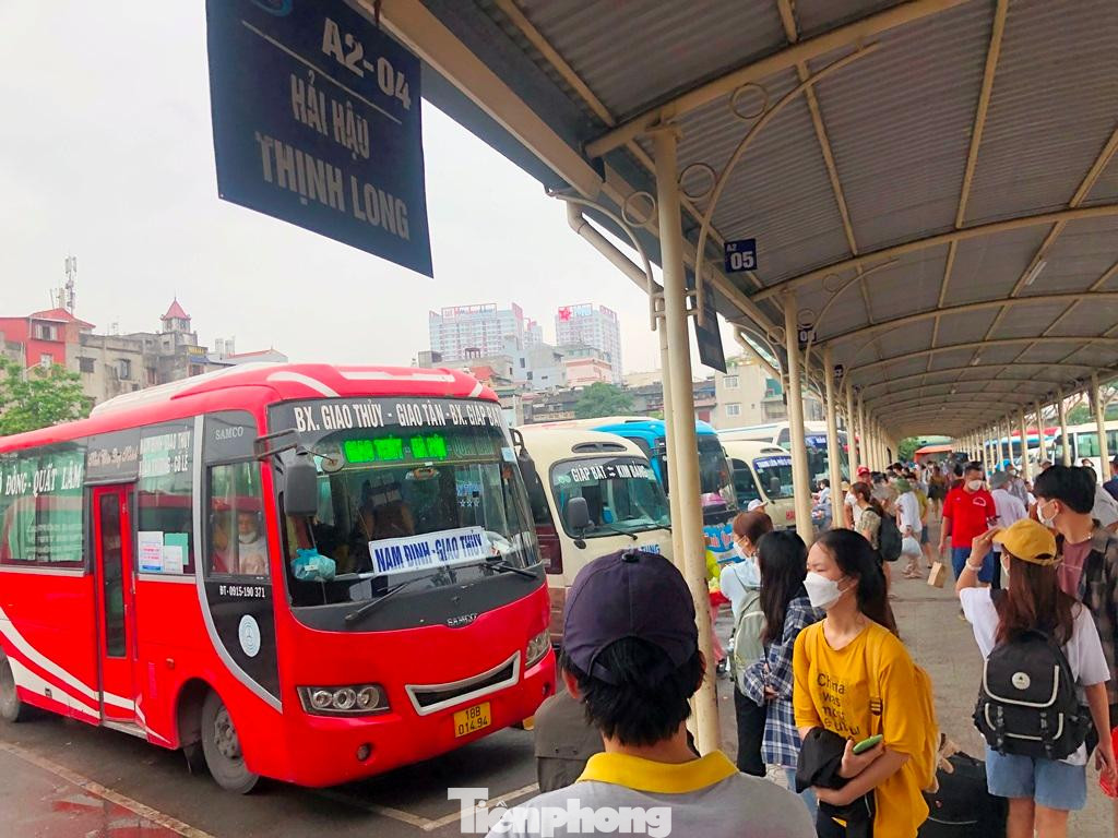 Ông Nguyễn Tất Thành, Giám đốc Bến xe Giáp Bát cho biết, lượng khách tăng cao nhất là các tuyến Nam Định, Thái Bình, Thanh Hóa, Ninh Bình...