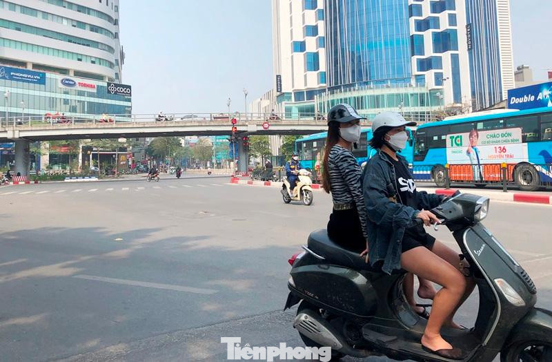 Nút giao Chùa Bộc - Tây Sơn giờ cao điểm sáng ngày 3/3. Nút giao Chùa Bộc - Tây Sơn giờ cao điểm sáng ngày 3/3.