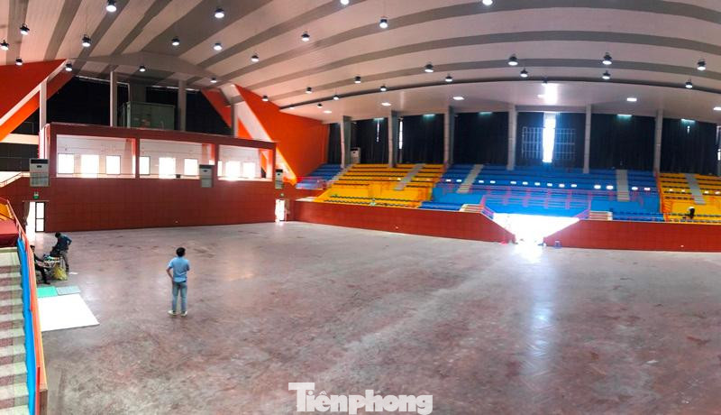 UBND quận Tây Hồ đã giao cho Ban Quản lý dự án đầu tư xây dựng quận lập dự án cải tạo, nâng cấp nhà thi đấu theo tiêu chuẩn Đông Nam Á để phục vụ các đoàn thể thao trong khu vực. UBND quận Tây Hồ đã giao cho Ban Quản lý dự án đầu tư xây dựng quận lập dự án cải tạo, nâng cấp nhà thi đấu theo tiêu chuẩn Đông Nam Á để phục vụ các đoàn thể thao trong khu vực.