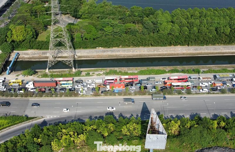 Bắt đầu từ 14h hôm nay, lượng phương tiện bắt đầu tăng cao trên các tuyến cao tốc hướng về Hà Nội, trong khi đó làn đường đi các tỉnh thành phố chỉ có lác đác xe. Bắt đầu từ 14h hôm nay, lượng phương tiện bắt đầu tăng cao trên các tuyến cao tốc hướng về Hà Nội, trong khi đó làn đường đi các tỉnh thành phố chỉ có lác đác xe.