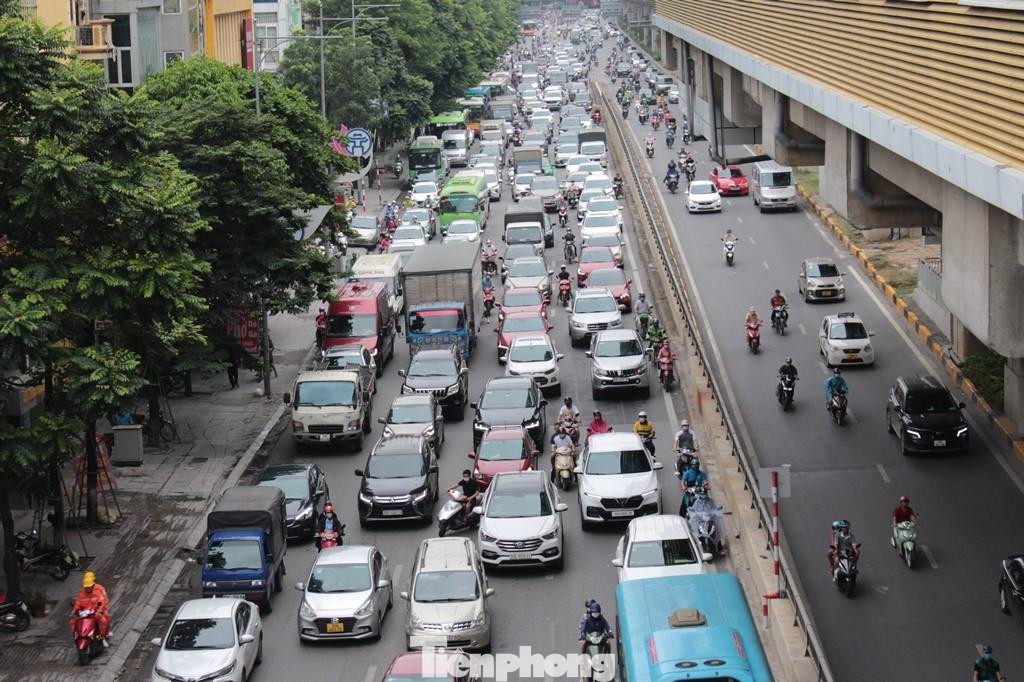 Ùn tắc kéo dài tại nút Thanh Xuân hướng Ngã Tư Sở - Hà Đông trong 2 ngày nay.