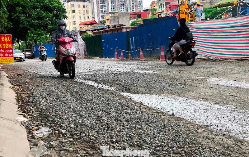 Đến nay, sự cố đã được Chủ đầu tư là Ban Quản lý dự án đầu tư xây dựng công trình hạ tầng kỹ thuật và nông nghiệp Hà Nội (Ban Hạ tầng và nông nghiệp) cùng các nhà thầu thi công khắc phục bằng việc thảm lại mặt đường. Tuy nhiên, việc thảm lại chỉ bằng các lớp cát, sỏi và đá hạt xây dựng, nên đang khiến việc đi lại của người dân rất khó khăn, nguy hiểm.