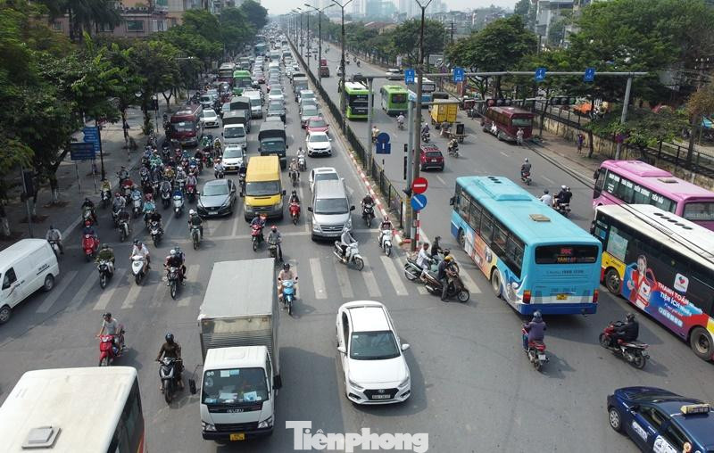 Hiện đường Giải Phóng hai chiều dẫn đến nút đang có lượng xe đông nhất Hiện đường Giải Phóng hai chiều dẫn đến nút đang có lượng xe đông nhất