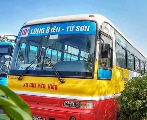 Xe buýt tại một tuyến chạy kế cận Hà Nội - Từ Sơn (Bắc Ninh).