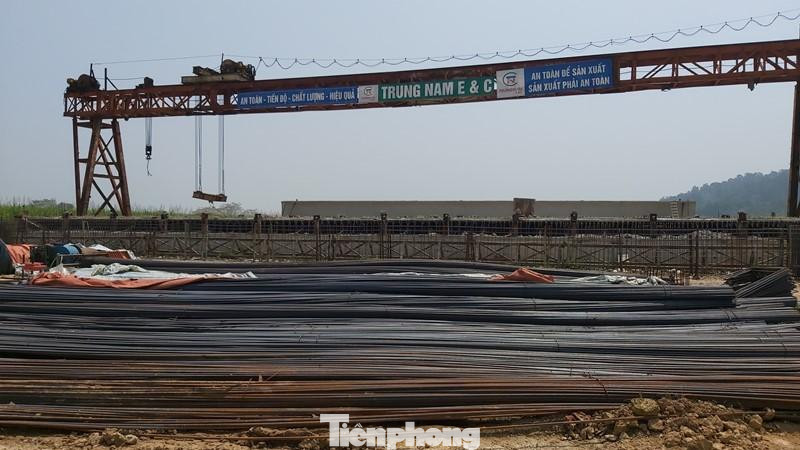 Cầu có tổng mức đầu tư khoảng 500 tỷ đồng, đơn vị thi công là nhà thầu Trung Nam E&C và Tổng Cty Vinaconex. Cầu có tổng mức đầu tư khoảng 500 tỷ đồng, đơn vị thi công là nhà thầu Trung Nam E&C và Tổng Cty Vinaconex.