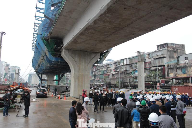 Đề cập đến tiến độ chung của cả dự án, ông Phạm Văn Khương - Phó Tổng Giám đốc Tập đoàn Vingroup (nhà đầu tư) cho biết, hiện dự án đã thực hiện được trên 65% khối lượng công việc. Theo tiến độ, dự án sẽ hoàn thành năm 2023, tuy nhiên nhà đầu tư đang phấn đấu thông xe kỹ thuật vào 31/12/2022 (vượt tiến độ khoảng 10 tháng).