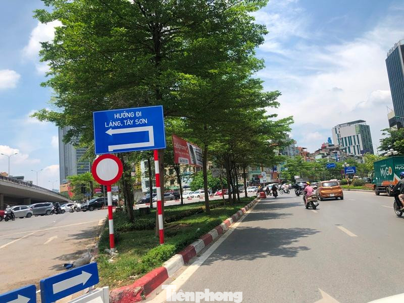 Với mục tiêu giải quyết xung đột, giảm ùn tắc giao thông, từ ngày 18/6, Sở GTVT Hà Nội đã phân luồng tổ chức giao thông lại tại Ngã Tư Sở và 3 nút giao thông khác. Tại nút giao Ngã Tư Sở, hướng đi Nguyễn Trãi - Tây Sơn và ngược lại bị bịt lại. Để đi hành trình này, người phương tiện phải đi vòng sang đường Trường Chinh hoặc Láng để quay đầu lại.