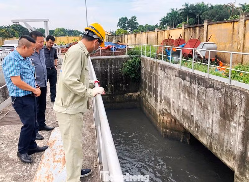 Trạm bơm Cổ Nhuế có nhiệm vụ thu nước mưa cho một phần quận Tây Hồ, Cầu Giấy, quận Bắc Từ Liêm để bơm ra sông. Hệ thống thu gom nước mưa khi đến trạm bơm là chảy vào hệ thống bể ngầm, sau đó được bơm đi.