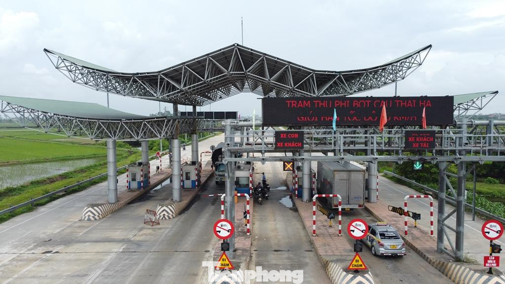 Để thu phí hoàn vốn với thời gian được tính toán là 19 năm 3 tháng, liên danh nhà đầu tư dự án là Cty TNHH Tiến Đại Phát - Cty CP tư vấn và xây dựng Phú Xuân - Cty CP đầu tư XNK Bình Minh. Doanh nghiệp (DN) được liên danh lập nên để thực hiện dự án là Cty CP BOT cầu Thái Hà, trạm thu phí dự án được lập phía đầu cầu trên địa phận tỉnh Thái Bình để thu phí hoàn vốn.