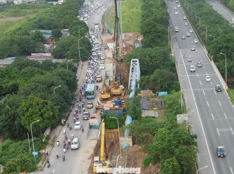 Công trường thi công và rào đường gây ùn tắc giờ cao điểm chiều 7/6 Công trường thi công và rào đường gây ùn tắc giờ cao điểm chiều 7/6