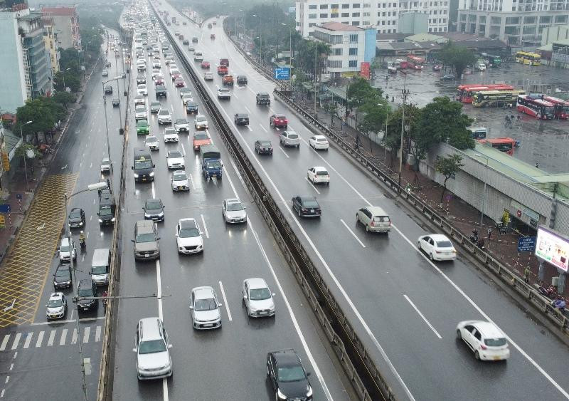 Trên cao tốc và các tuyến đường trên cao, mật độ phương tiện cũng bắt đầu tăng cao từ 15h hôm nay. Trên cao tốc và các tuyến đường trên cao, mật độ phương tiện cũng bắt đầu tăng cao từ 15h hôm nay.