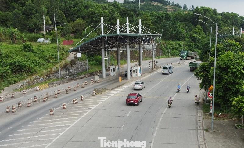 Trạm thu phí trên QL3 nhà đầu tư đã xây dựng nhưng đang bỏ không nhiều năm nay.