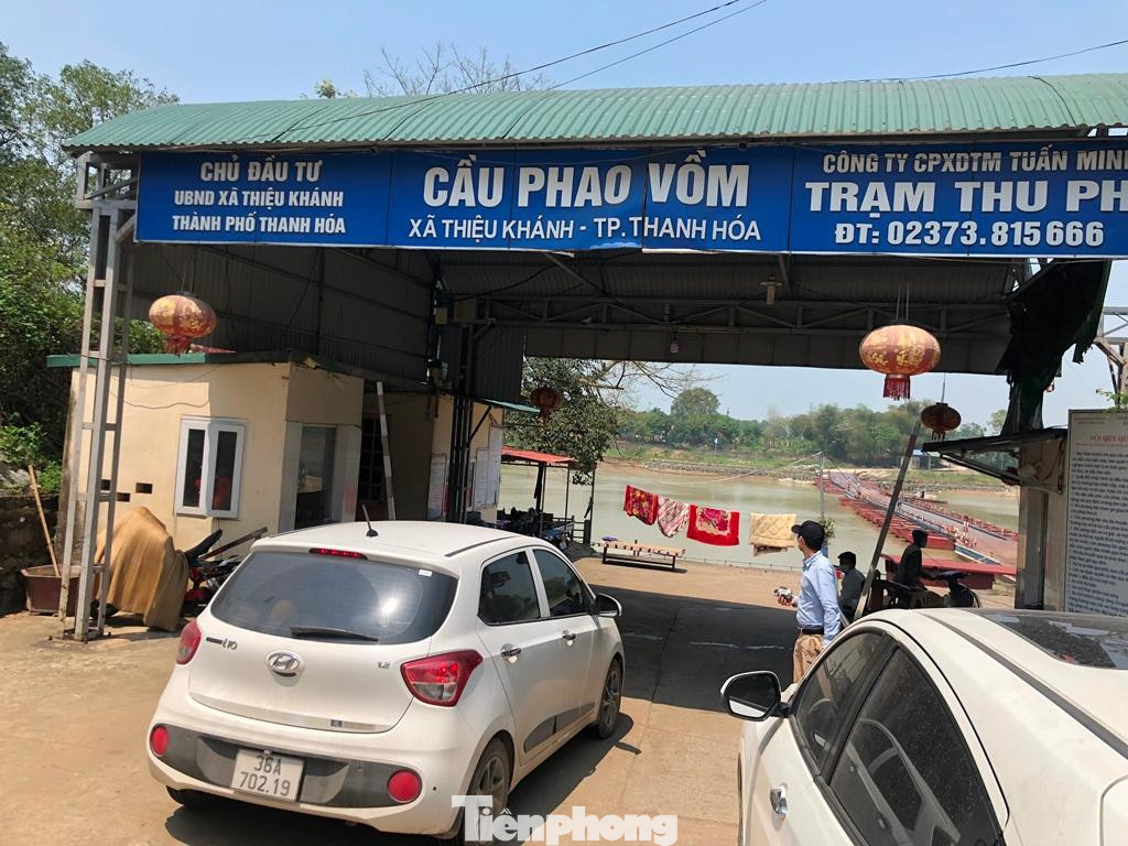 Để có kinh phí duy tu, sửa chữa, nâng cấp cầu phao hàng năm, hiện Cty Tuấn Minh đã lập trạm thu phí bán vé qua cầu cho phương tiện qua lại.