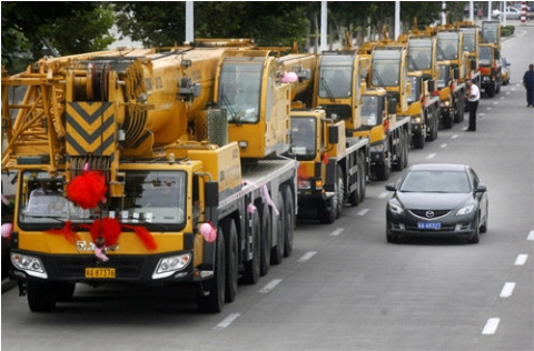 Xe cẩu đi đón dâu theo đoàn