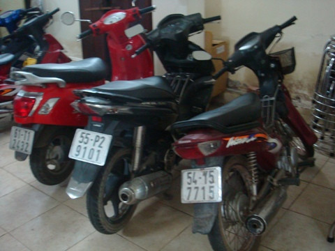 Một số xe gắn máy của các nạn nhân bị cướp, hiện được thu hồi