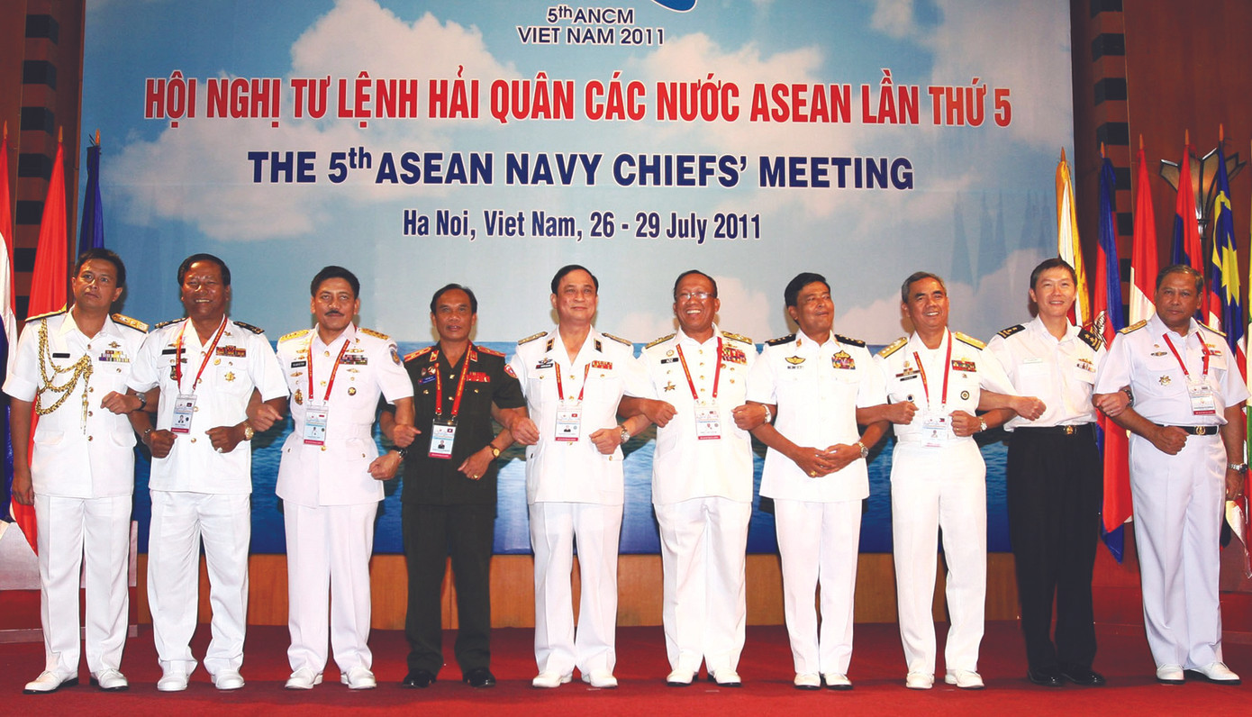 Hải quân ASEAN biểu thị sự đoàn kết Ảnh: N.M