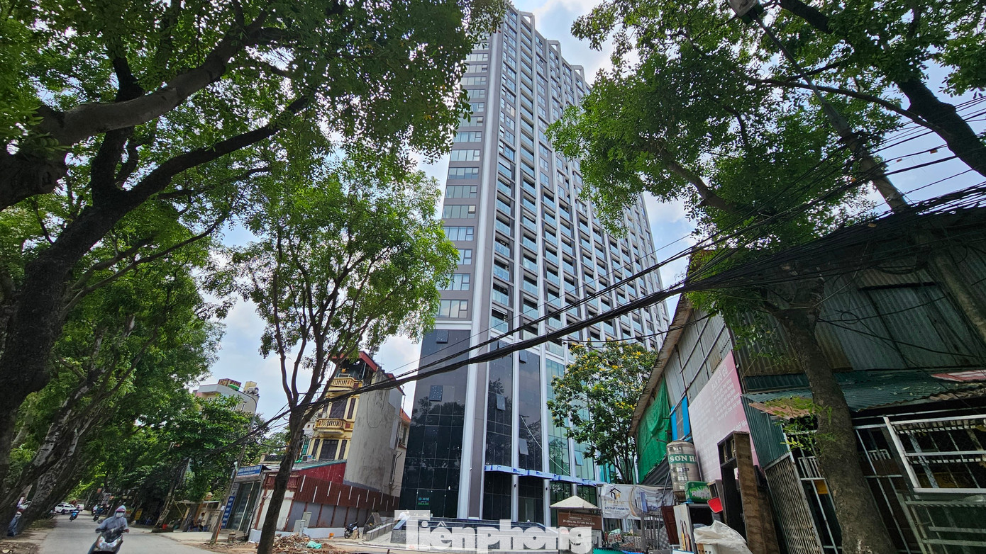 Nhiều căn hộ tại dự án Trinity Tower người dân đã dọn về ở, trong khi cơ quan chức năng chưa nghiệm thu chất lượng công trình đưa vào sử dụng. Nhiều căn hộ tại dự án Trinity Tower người dân đã dọn về ở, trong khi cơ quan chức năng chưa nghiệm thu chất lượng công trình đưa vào sử dụng.