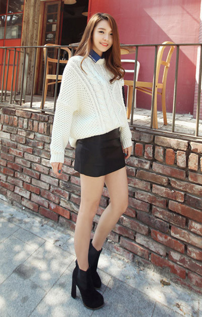 Cách mix đồ thời trang với áo len dáng rộng ảnh 1