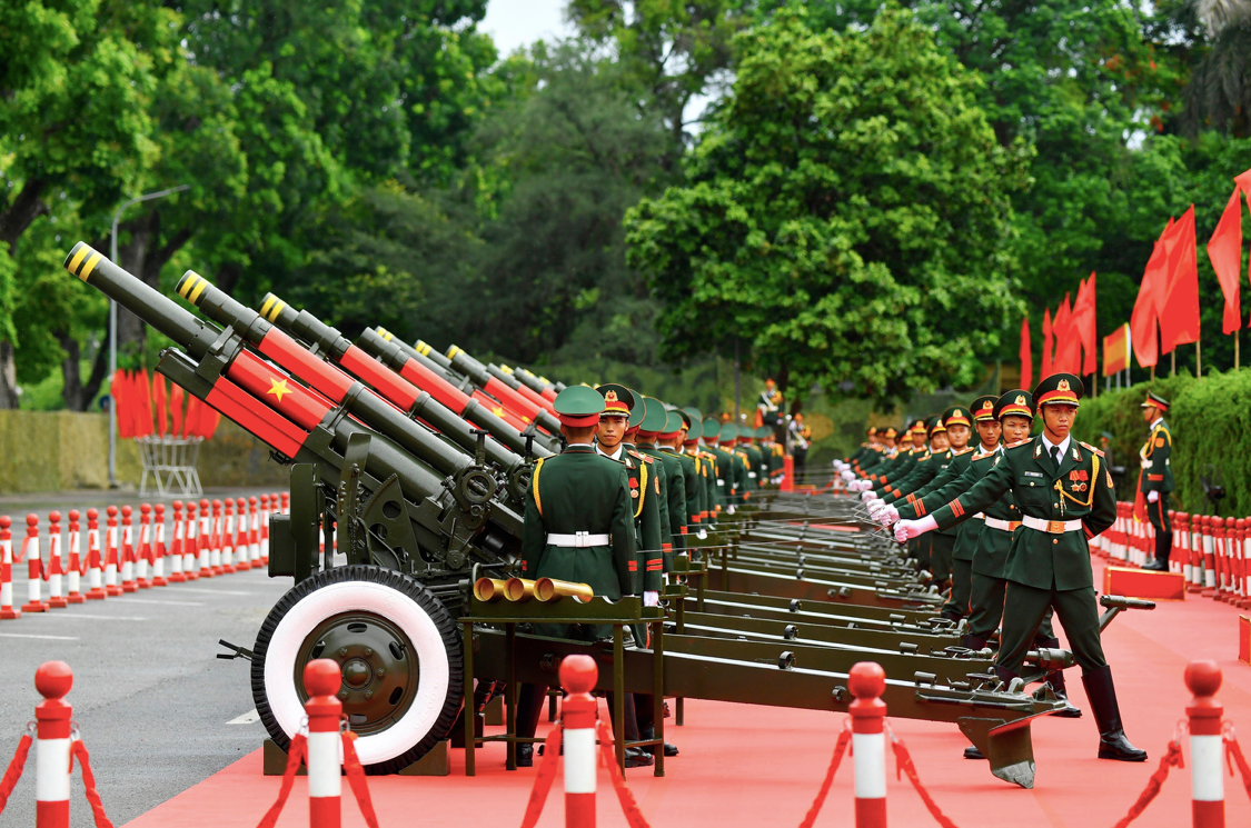 Dàn đại bác bắn chào mừng Tổng thống Hàn Quốc Yoon Suk Yeol và Phu nhân thăm cấp Nhà nước đến Việt Nam. (Ảnh: Như Ý) Dàn đại bác bắn chào mừng Tổng thống Hàn Quốc Yoon Suk Yeol và Phu nhân thăm cấp Nhà nước đến Việt Nam. (Ảnh: Như Ý)
