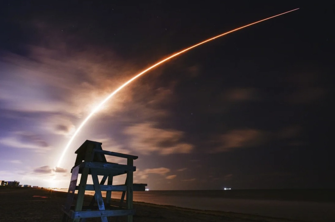 Tên lửa SpaceX đưa vệ tinh Starlink lên quỹ đạo ngày 14/5. (Ảnh: AP) Tên lửa SpaceX đưa vệ tinh Starlink lên quỹ đạo ngày 14/5. (Ảnh: AP)