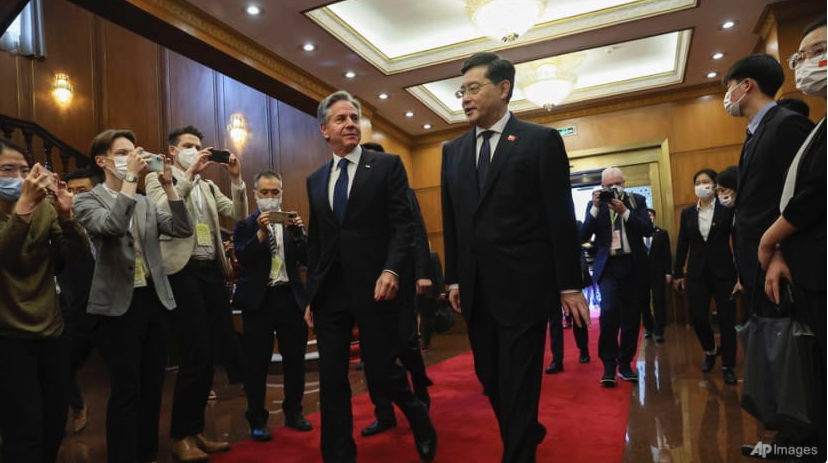 Ngoại trưởng Trung Quốc Tần Cương (phải) và người đồng cấp Mỹ Antony Blinken. (Ảnh: AP) Ngoại trưởng Trung Quốc Tần Cương (phải) và người đồng cấp Mỹ Antony Blinken. (Ảnh: AP)