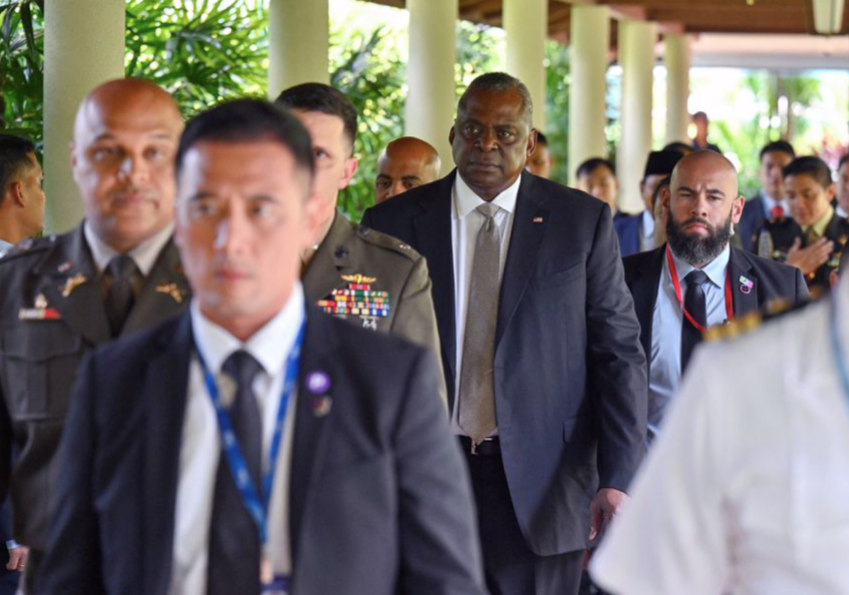 Bộ trưởng Quốc phòng Mỹ Lloyd Austin dự Đối thoại Shangri-La tại Singapore ngày 2/6. (Ảnh: Reuters) Bộ trưởng Quốc phòng Mỹ Lloyd Austin dự Đối thoại Shangri-La tại Singapore ngày 2/6. (Ảnh: Reuters)