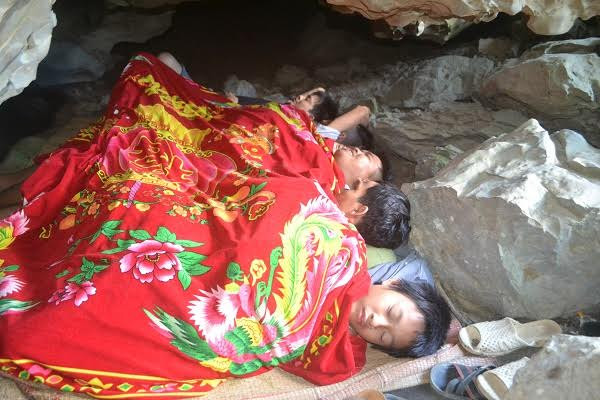 Co ro đắp chăn giữa chảo lửa miền Trung ảnh 3