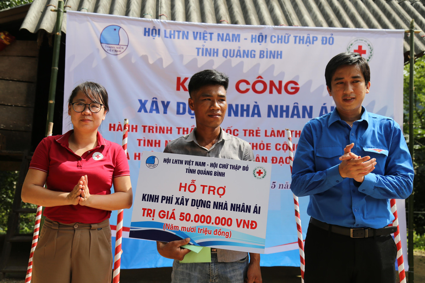 Hỗ trợ kinh phí xây dựng nhà nhân ái cho hoàn cảnh khó khăn của bàn Khe Cát xã Trường Sơn Hỗ trợ kinh phí xây dựng nhà nhân ái cho hoàn cảnh khó khăn của bàn Khe Cát xã Trường Sơn